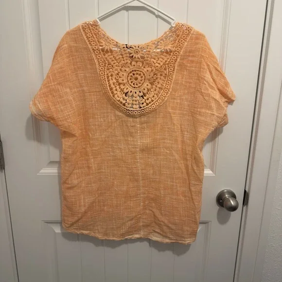 M-Made In Italy Women's Orange Crochet Back Design Shirt Size Medium - Picture 2 of 6